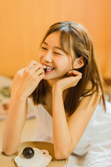 帮mm解脱睡衣小游戏